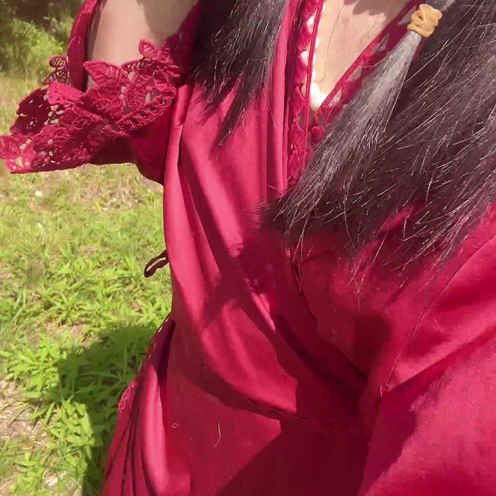 sweethanajapanese: Vai in giardino e poi fai pipì