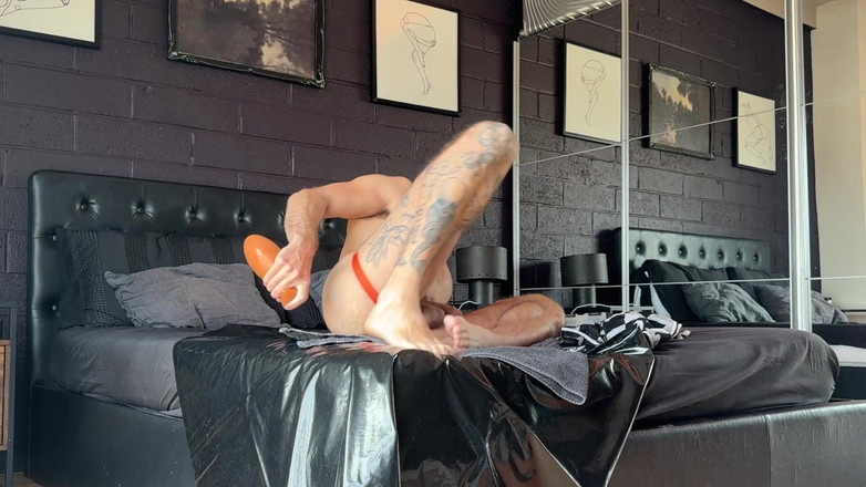 davidedpxxx: Брудний сольний сеанс: інтенсивний самофістинг і гра xxl plug