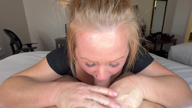 Island Boy Vids: Debiut porno Alley Cat w lodziku w hotelu