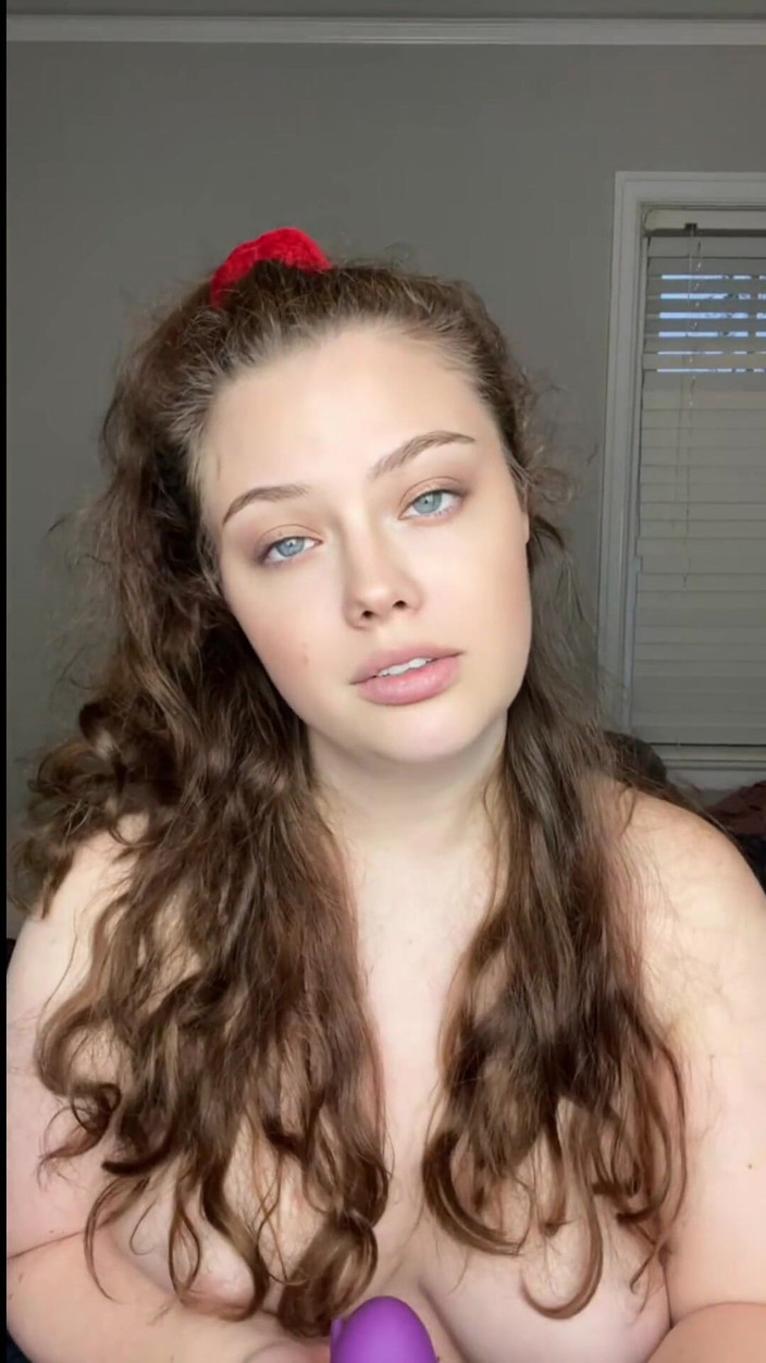 Dirtysecret: Mẹ kế pov so sánh con cu khổng lồ của...