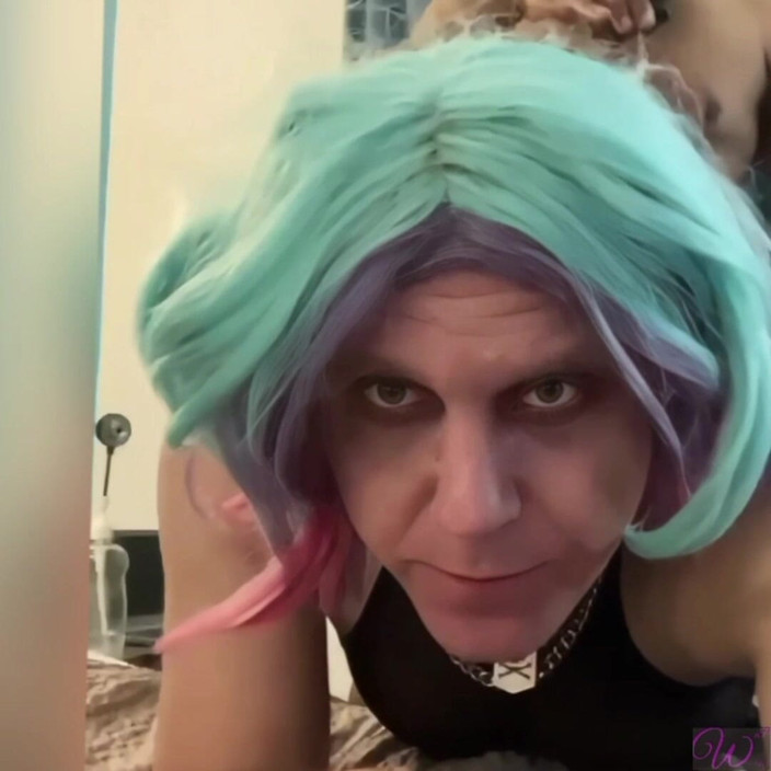 Whos nxt production: ホテルでの出会い、私のシシーCDの隣人