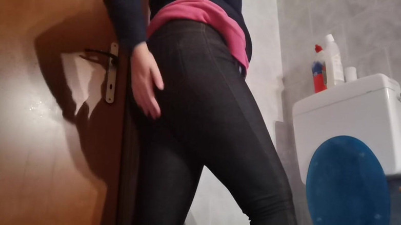 Nicoletta Embassi: On the toilet with Nicoletta