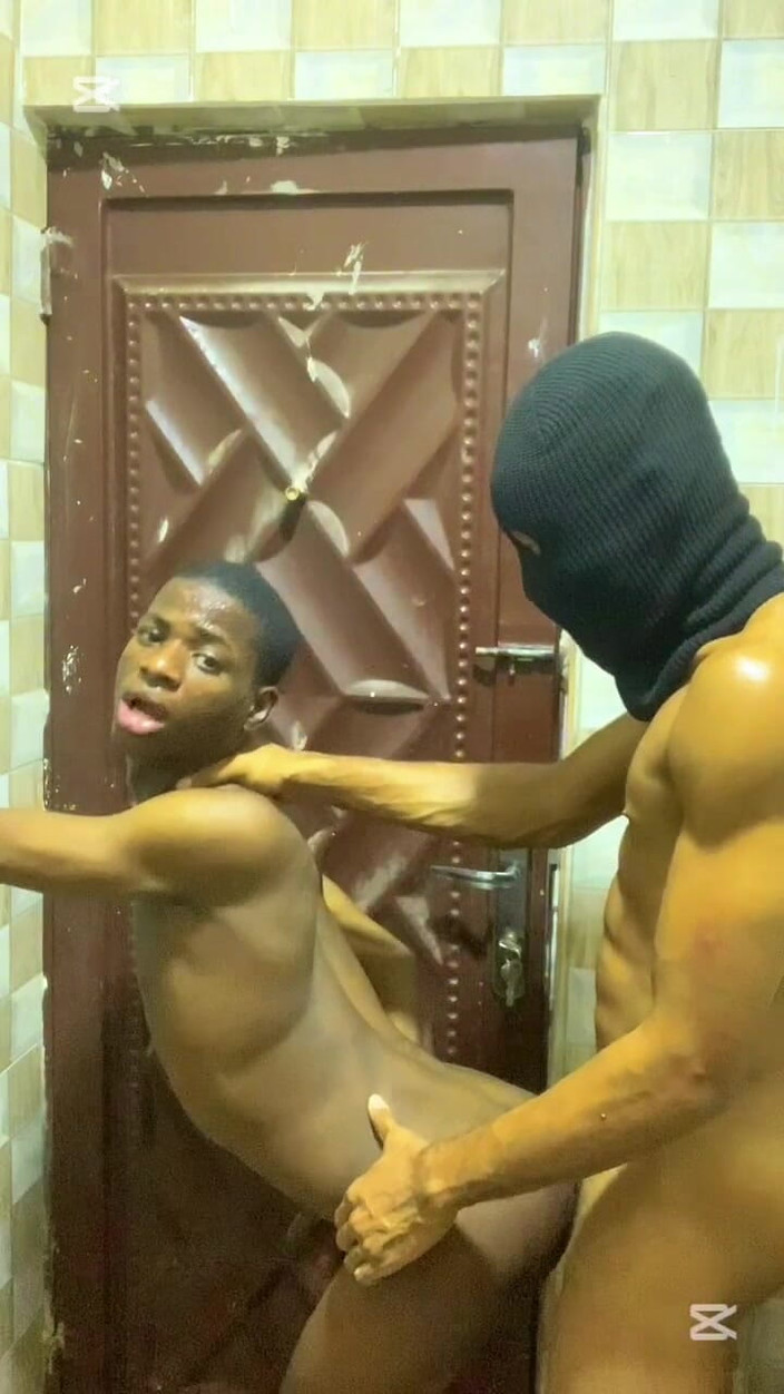 Big_brown: Moment de plaisir inattendu, baisée dans la cuisine par un...