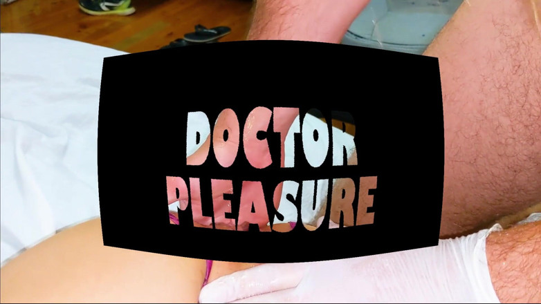 Doc pleasure: Femeie latino sexy fără pubis care face sex cu un...