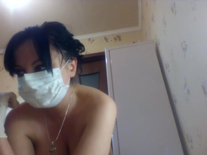 Sexy Milf: 巨大的医生会用她的“乳胶”手和她的大裸体粉碎你的身体