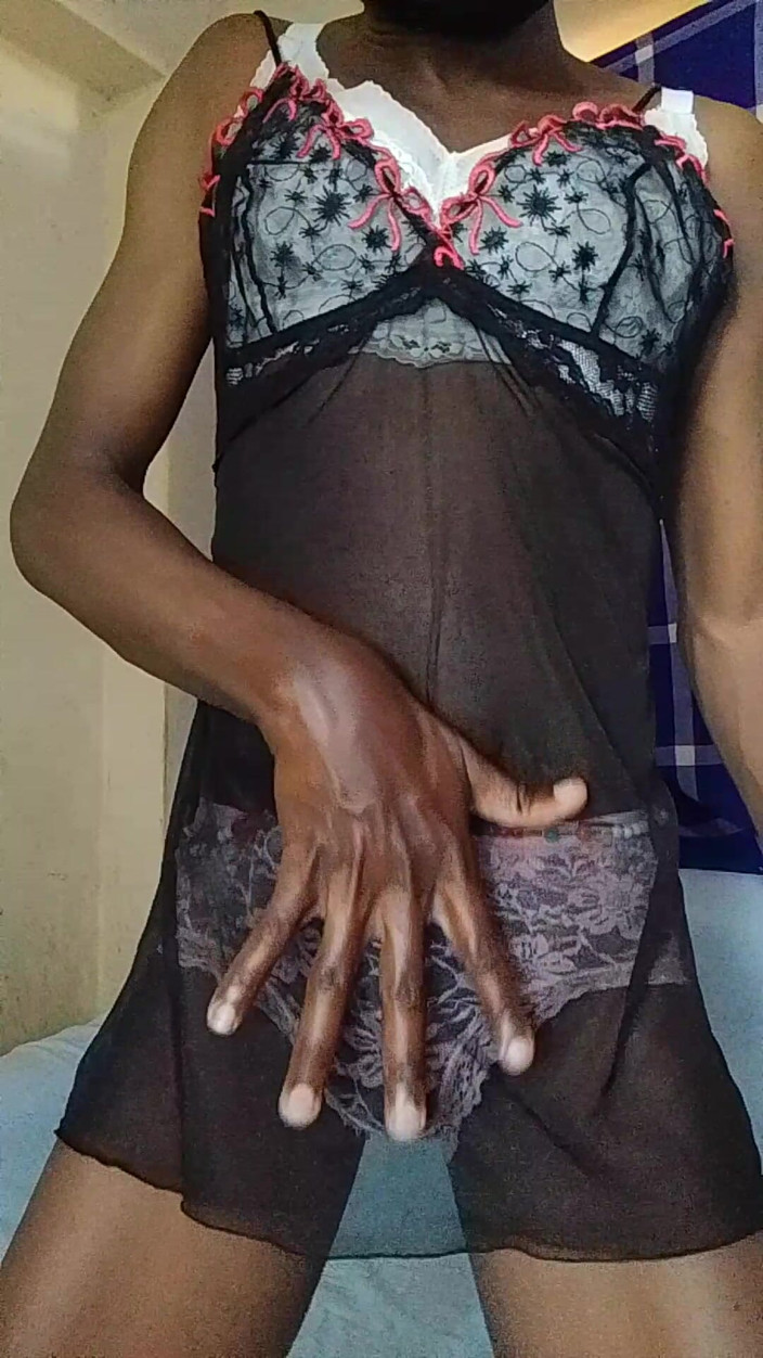 HaitiKing7: Hezká Sissy honí ptáka a chytí ho zadek ve spodním...
