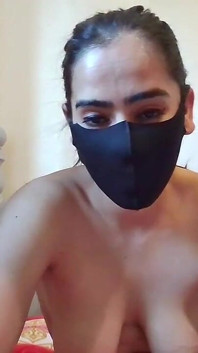 Anglická stříkací show svěží dildo ruka prst, plné zábavné řeči sténání