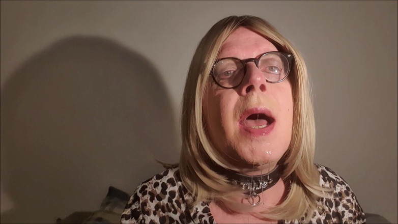 Christiane Cocks: Los Chupapollas Reales Entrenan Duro - Entrenamiento De Garganta Con Consolador...