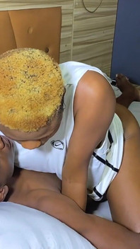 Afrikalı gençler iyi bir sikişin tadını çıkarıyor