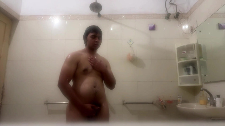 Luxe Ryn: Il Giovane Gay Desi Diventa Duro Sotto La Doccia