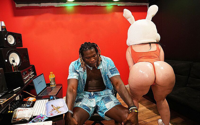 King BBC Official: König louie fickt einen Schneehüpf