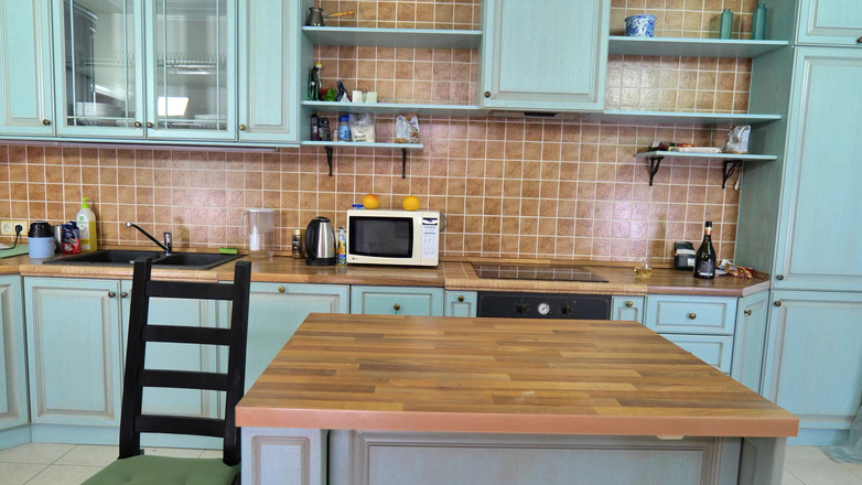 Oopsmodels: Jovem casal bonito fodendo na cozinha