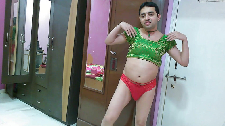 Cute & Nude Crossdresser: Sweet sissy crossdresser femboy Sweet Lollipop w topie i majtkach.