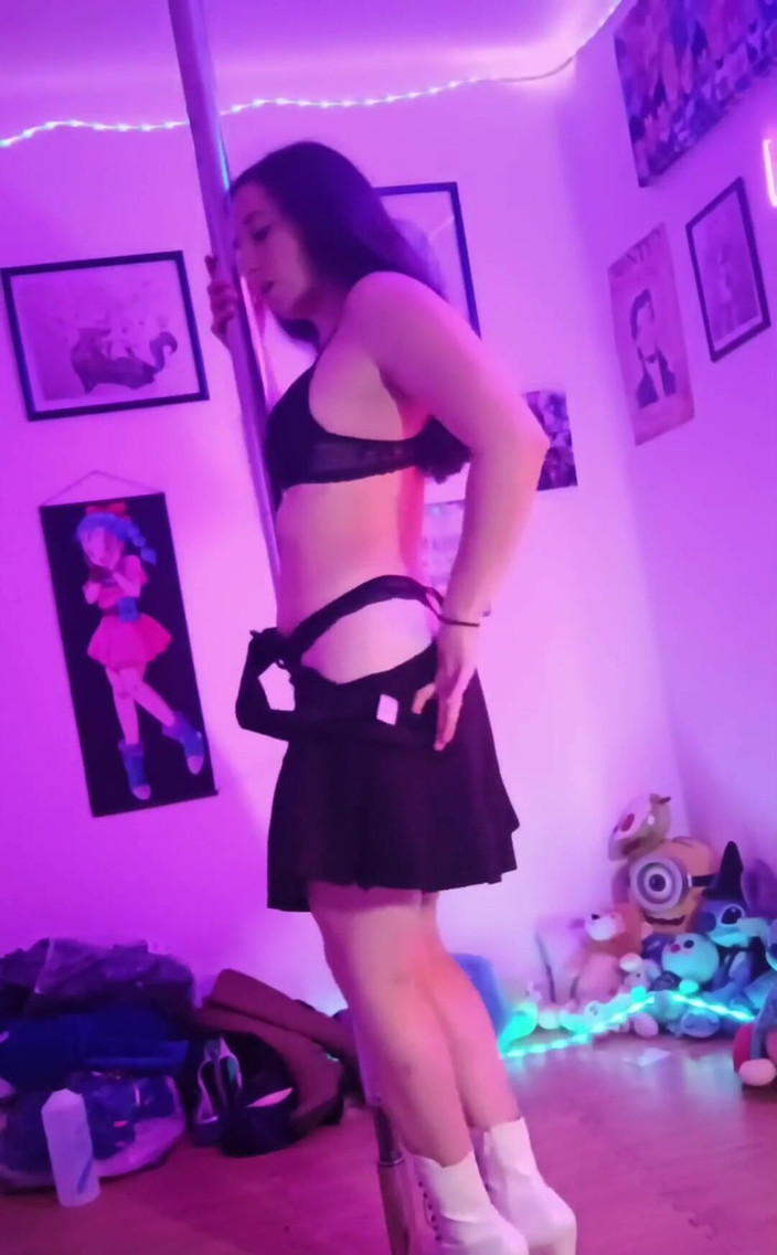 Candy Camille: 我可以做你的脱衣舞女吗