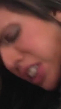 Peluda gata adora foda anal francesa