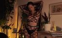 Effy Loweell studio: Model instagram dengan tubuh aduhai lagi asik pamer tubuh aduhainya...