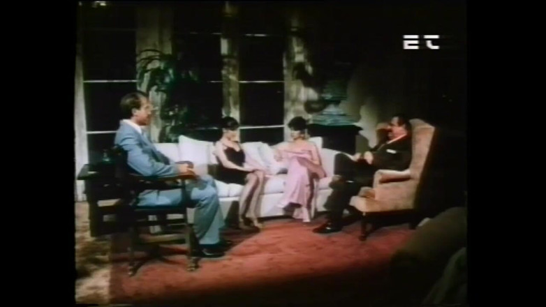 Vintage Usa: เซ็กส์สามคนวินเทจของคุณแม่ไบเซ็กซ์สองคน ถูกเย็ดและแตกคาหีขนดกด้วยควยใหญ่