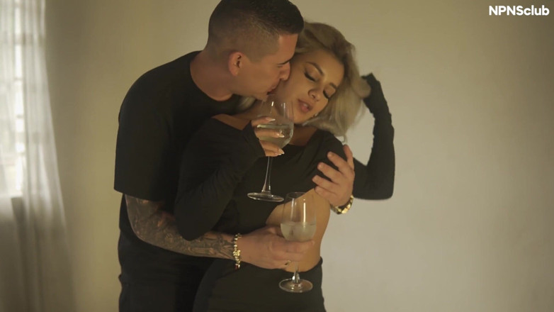 NPNS Club XXX: Scopata dura con una bellissima colombiana dopo qualche bicchiere sul...