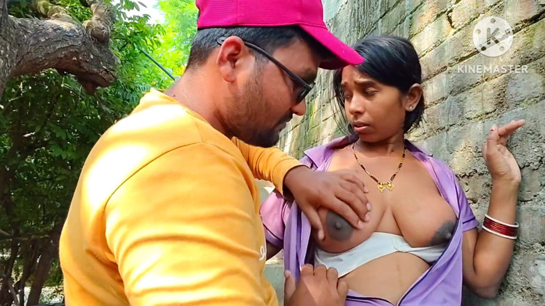Premi pooja: Hombre desconocido, y india caliente al aire libre, afuera se...