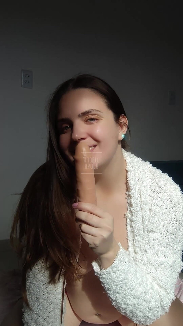 Angell Apolo: Gadis Solo Menyentuh Dirinya Sendiri Sampai Dia Cum