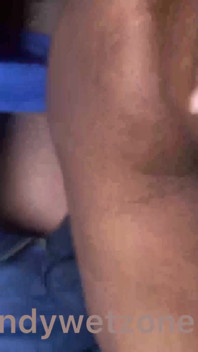 Koca karısını porno izlerken yakaladı onu sert seks büyük zenci yarağı ile cezalandırıyor