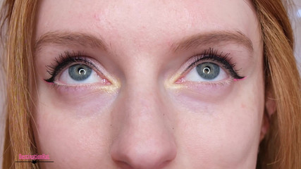 Destination Kat: Strok ke Badan Saya Rakaman Dekat