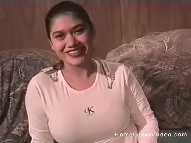 Homegrown Amateurs: Succhia e scopa da una tettona mora