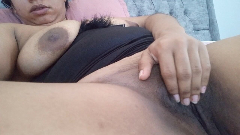 PATY PATY: Gran culo de puta universitaria gime deliciosamente cuando se masturba...