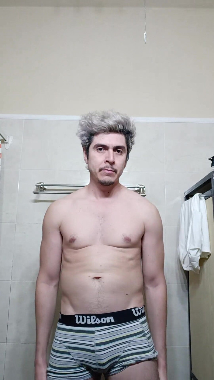 Tabasco Jake: Pohledný protahování svalů v koupelně, velký penis