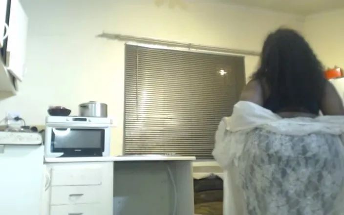 Legendary Booty Overdose: Black BBW Stripteasing and Big Dildo Blowjob