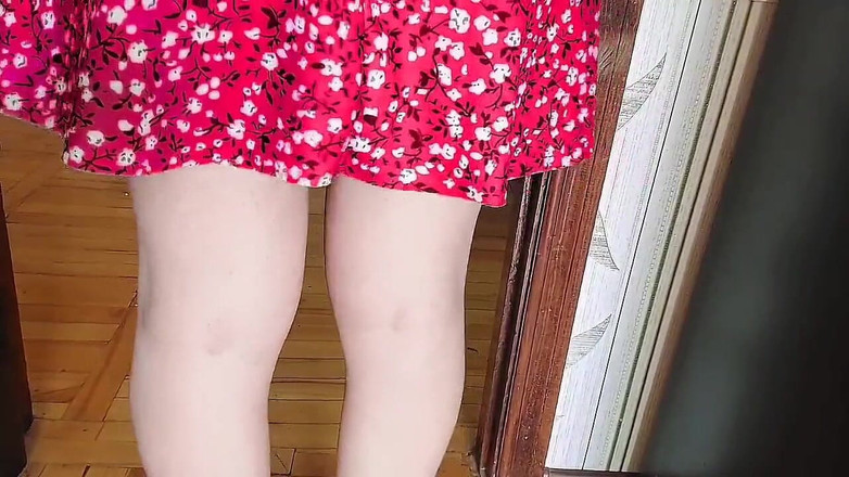 Kitty_Cross: Korte jurk hete benen bubbelkont blonde ladyboy eigengemaakt travestietmodel