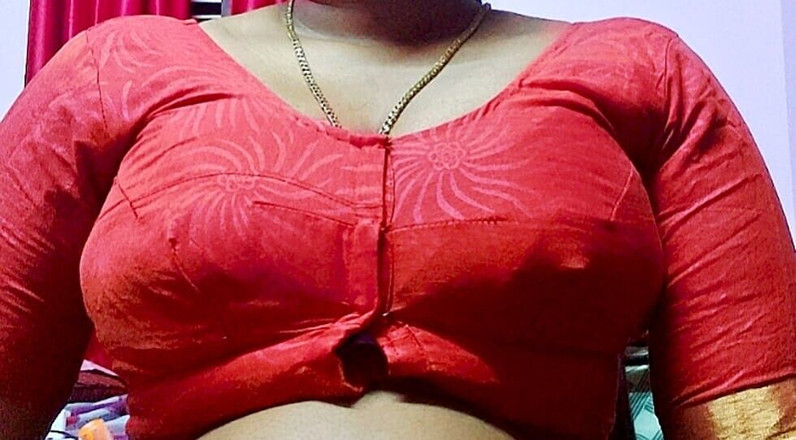 Desi Mohini: Awek panas datang ke rumah kawan teman lelakinya dan berkongkek...