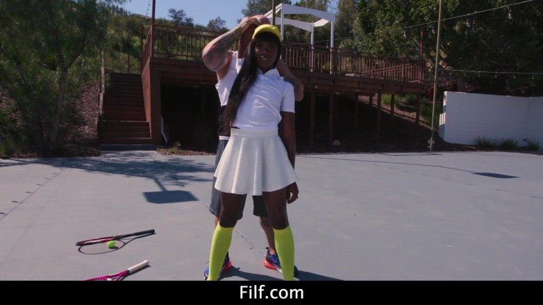 FILF - Father I'd Like To Fuck: Tennis ebenholz Anna Foxxx nimmt vom trainer analunterricht