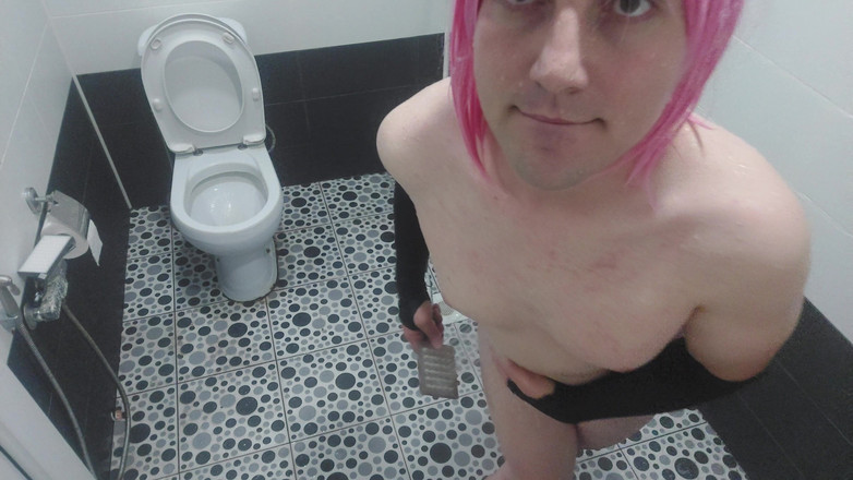 Kitty_Cross: Kont shemale wit lekker weelderig lichaam flirt op de vloer...