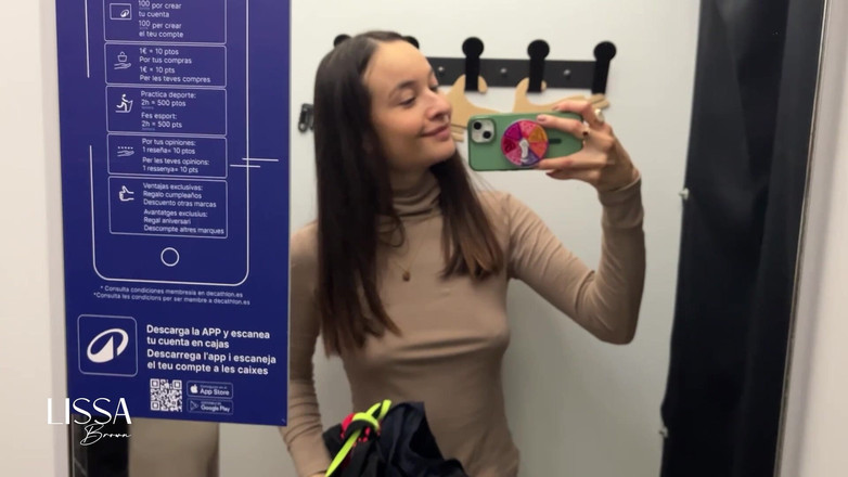 Lissa Brown: Phòng thử đồ bơi một mảnh