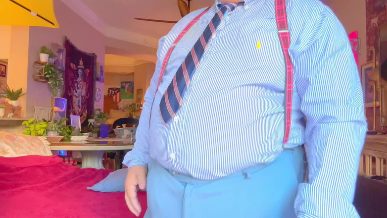 Hand-Free-Daddy-Chub: Perut gergasi dan buah dada lelaki dengan timun gemuk yang...