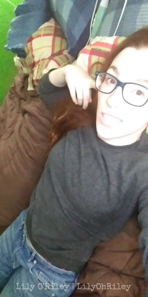 Lily O'Riley: Alt kızıl saçlı halka açık teşhircilikten sonra boşalıyor