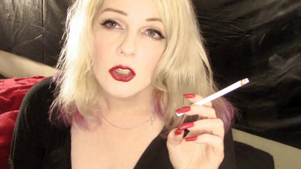 Smoke Temptress Annie Vox - Smoking Fetish: Rantai merokok 120-an