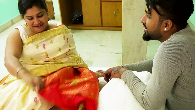 Xtramood: Özel tution öğretmeni öğrencisinin üvey annesini sikiyor