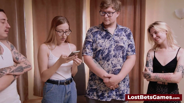 Lost Bets Games: Strip Kerusi Muzik Dengan Angelina Mary Dean and Maks