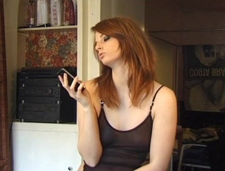 Flash Model Amateurs: La teen ginger parla al telefono