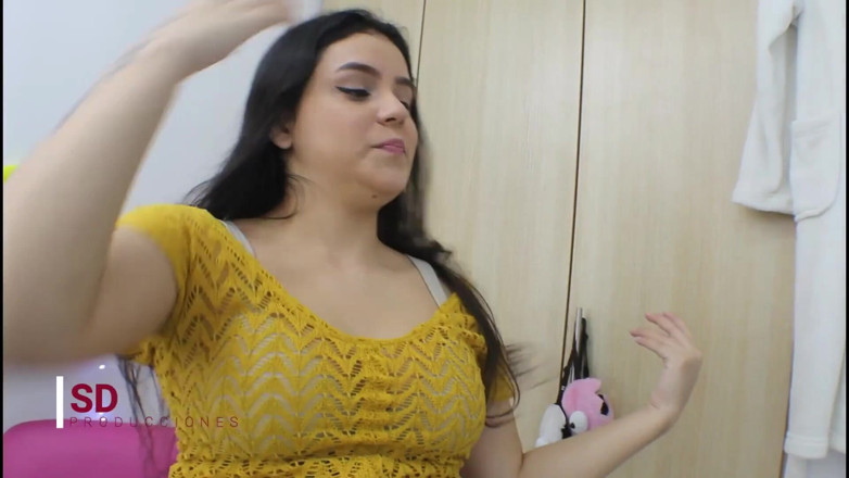 MelanieCaceres: Saya mengongkek adik tiri saya di seluruh rumah