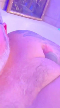 I piedi pelosi dello hobbit vengono nella vasca da bagno