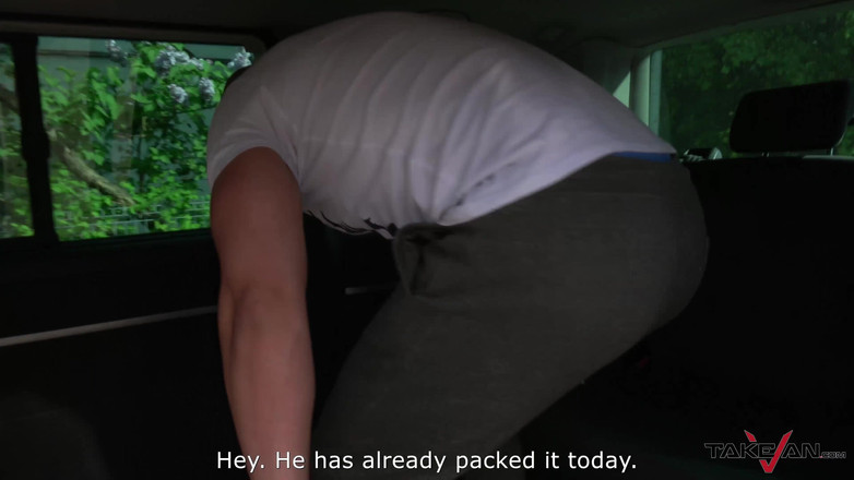 Take Van: El semental musculoso calvo y las chicas tímidas del viaje