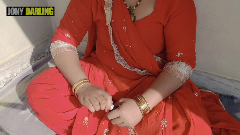 Jony Darling: Pencaplı yenge çatıda tırnaklarını boyadı