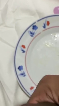 私は大きな搾乳の後に私の精液を飲み込むのが大好きです