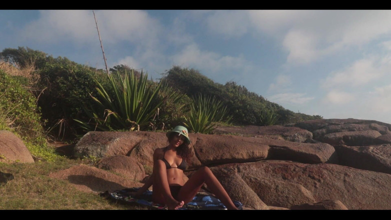 Nati Roza: Masturbation sur la plage