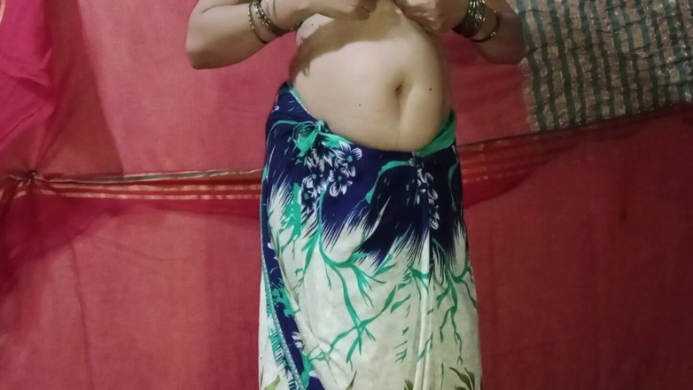 Rangeeli_Mangala: Bhabhi bekommt geil