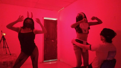 NEGRITA SEXY: El cumpleañero recibe un baile de fantasía sexual. Dos mujeres...