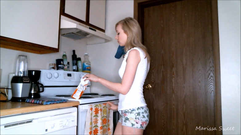 Marissa Sweet: Spell-casting Stepsister Shrinks You Small